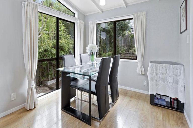 Photo of property in 30 Mannering Place, Hillcrest, Auckland, 0627