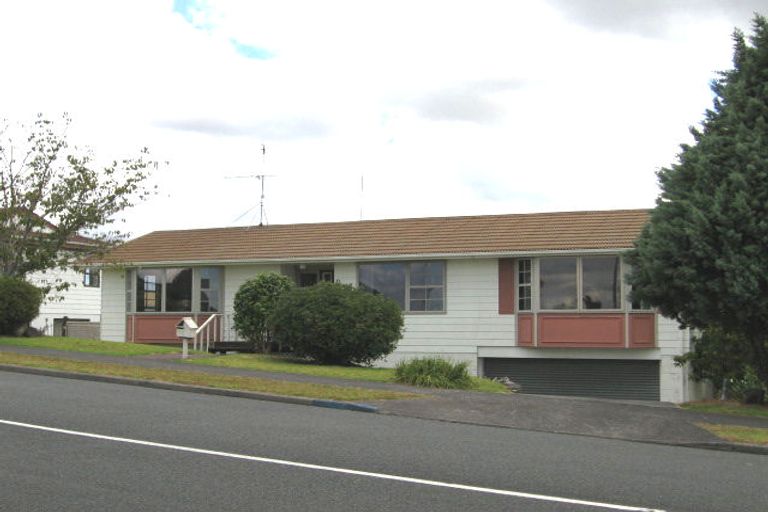 Photo of property in 164 Luckens Road, West Harbour, Auckland, 0618