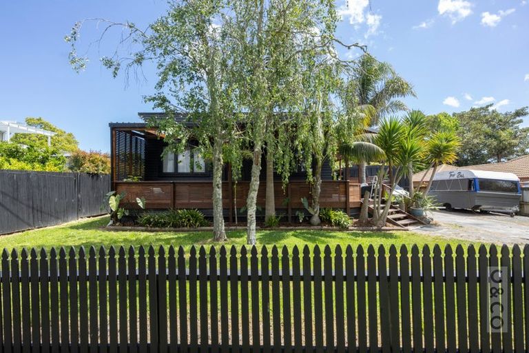 Photo of property in 50 Great North Road, Riverhead, 0820