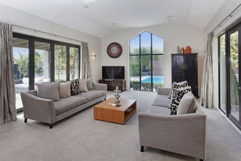 Photo of property in 17 Taunton Green, Papanui, Christchurch, 8052