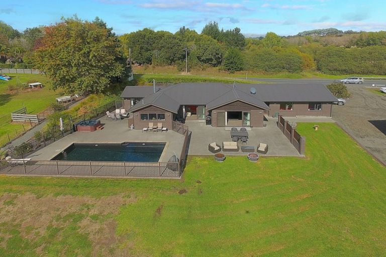 Photo of property in 648 Kahikatea Flat Road, Waitoki, Kaukapakapa, 0871