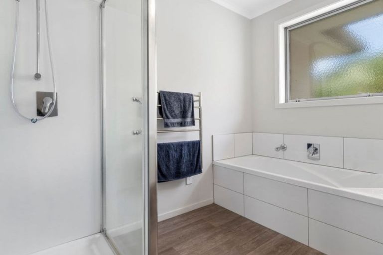 Photo of property in 8 Greenvale Place, Welcome Bay, Tauranga, 3112