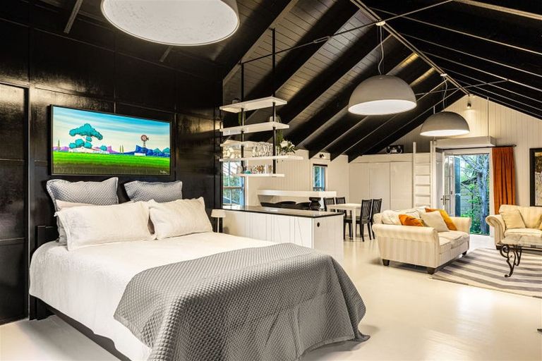 Photo of property in 909 Old North Road, Waimauku, 0882