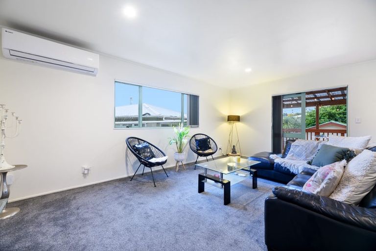 Photo of property in 2/8 Adriatic Avenue, Henderson, Auckland, 0612