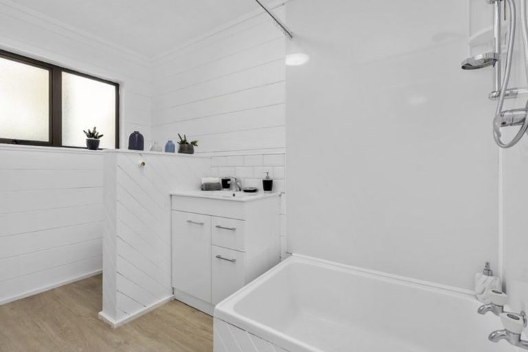 Photo of property in 14b Fenchurch Grove, Stokes Valley, Lower Hutt, 5019