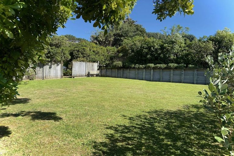 Photo of property in 41 Raroa Terrace, Tawa, Wellington, 5028