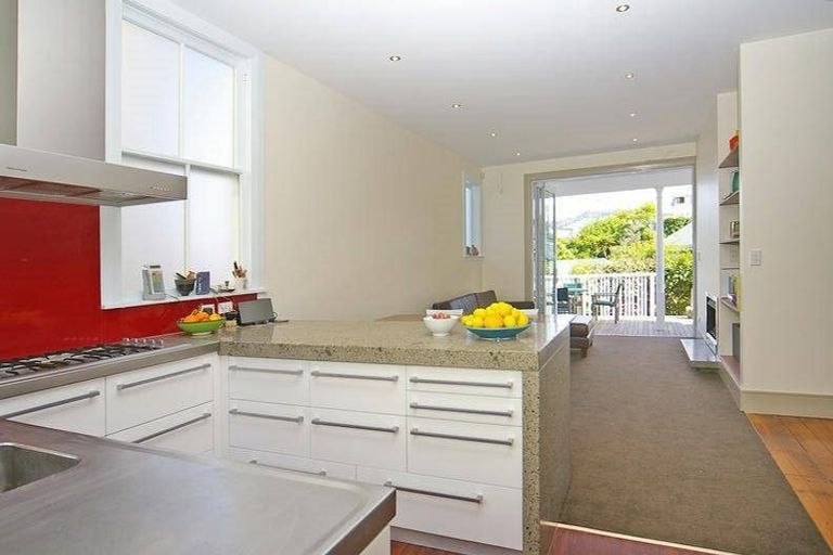 Photo of property in 54 Hawker Street, Mount Victoria, Wellington, 6011