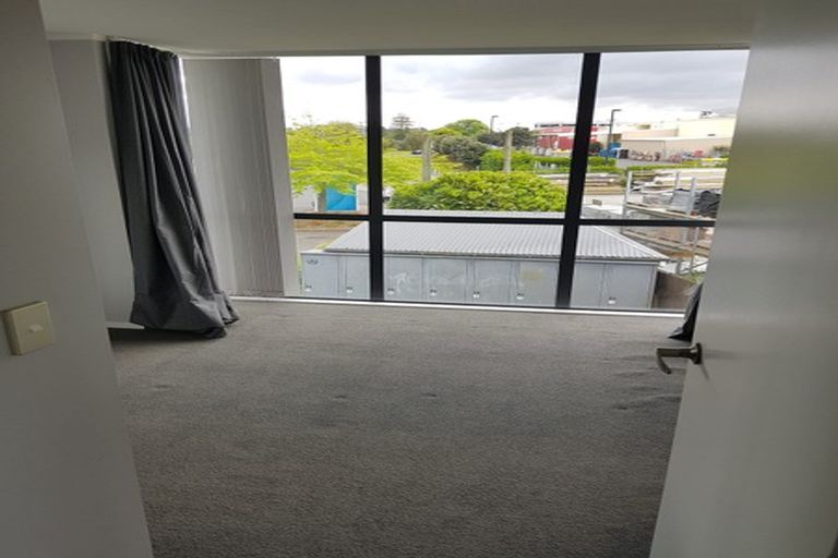 Photo of property in 1a/8 Crown Lynn Place, New Lynn, Auckland, 0600