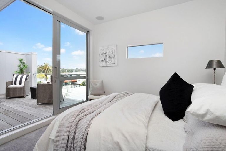 Photo of property in Esplanade Apartments, 8/16 Beach Front Lane, Browns Bay, Auckland, 0630