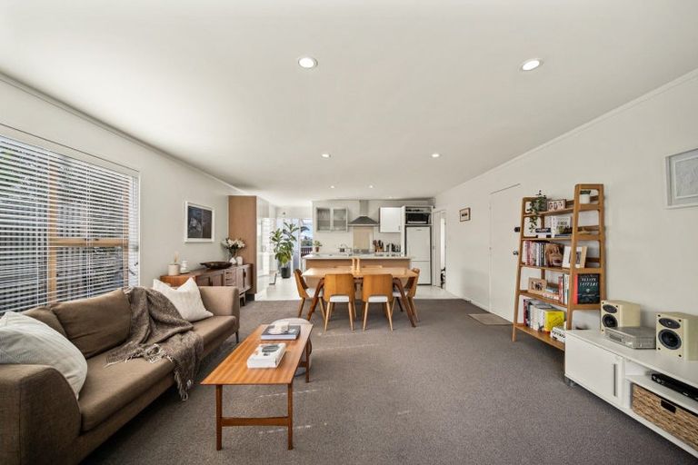 Photo of property in 98 Huia Road, Point Chevalier, Auckland, 1022