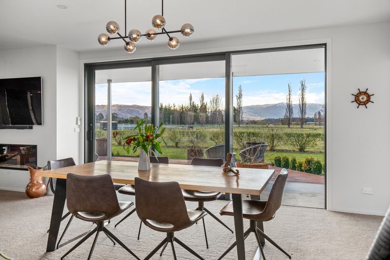 Photo of property in 4 Padgets Lane, Earnscleugh, Alexandra, 9391