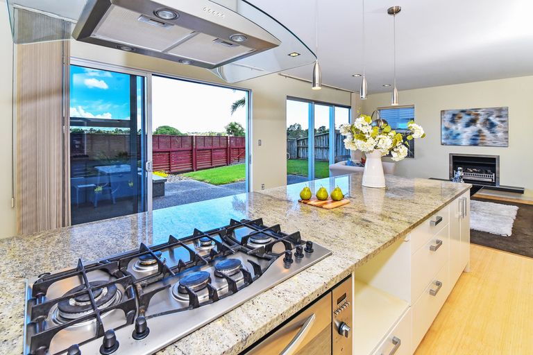 Photo of property in 16 Stranraer Crescent, Wattle Downs, Auckland, 2103