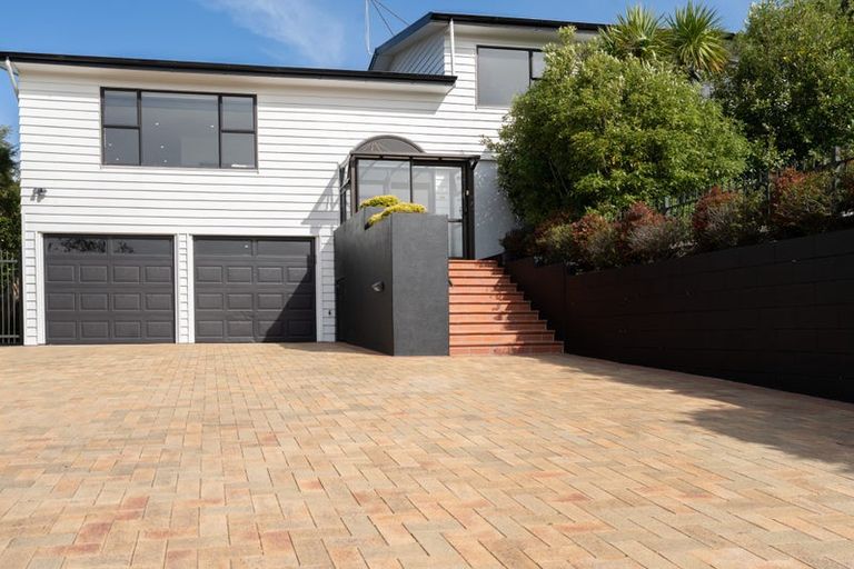 Photo of property in 8 Hillview Crescent, Paparangi, Wellington, 6037