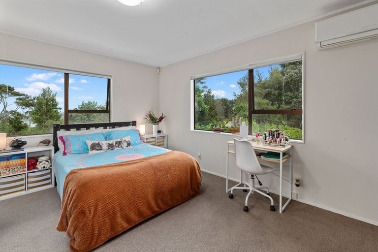 Photo of property in 17 Chatham Avenue, Paremoremo, Auckland, 0632