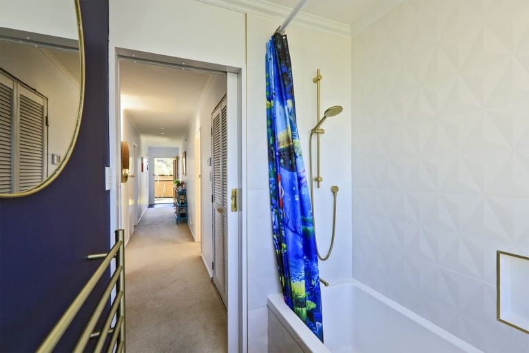 Photo of property in 33 Neeve Road, Taradale, Napier, 4112