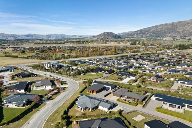 Photo of property in 5 Nancy Lane, Wanaka, 9305