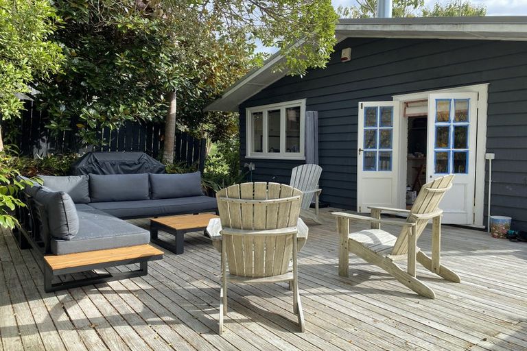 Photo of property in 107 Matipo Road, Mairangi Bay, Auckland, 0630