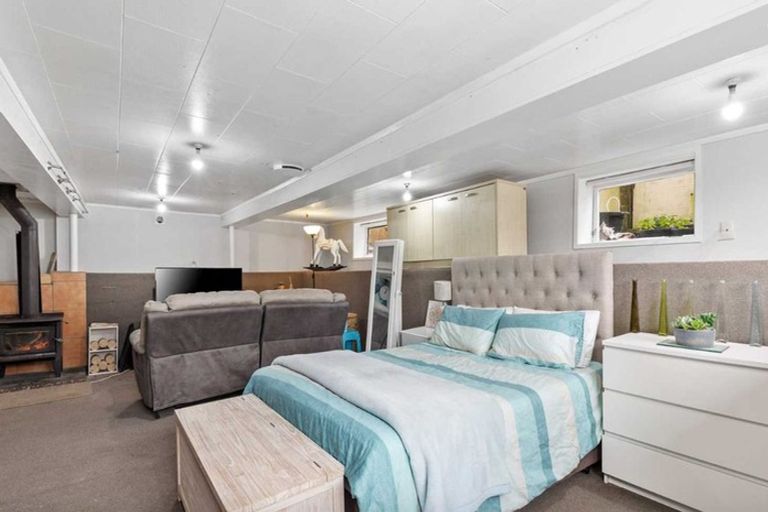 Photo of property in 38 Normanton Street, Glenfield, Auckland, 0629