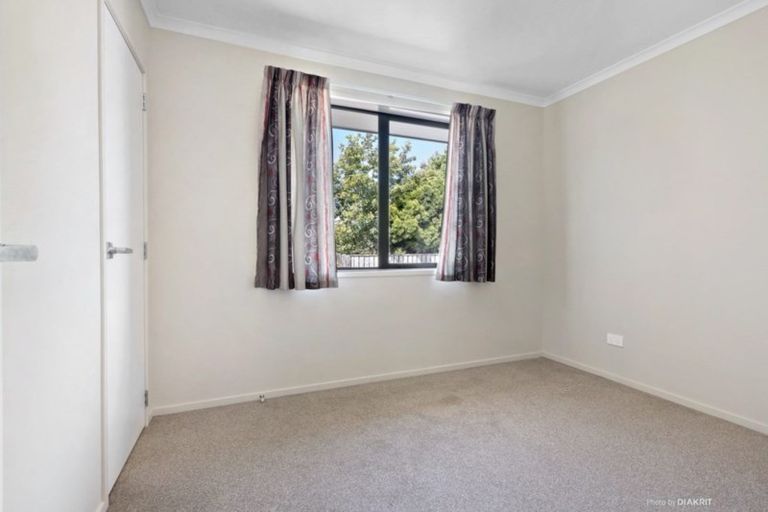 Photo of property in 21 Cambridge Road, Martinborough, 5711