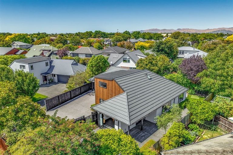 Photo of property in 71b Wairakei Road, Bryndwr, Christchurch, 8052