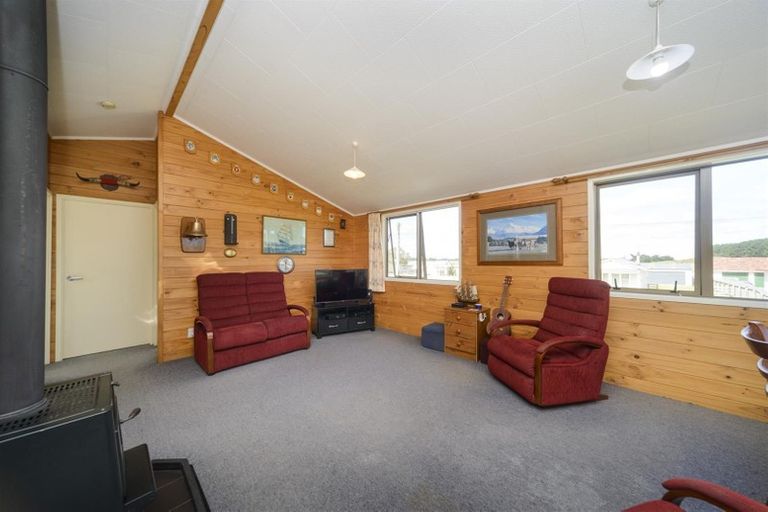 Photo of property in Build Inn, 1942 Parewanui Road, Parewanui, Bulls, 4894