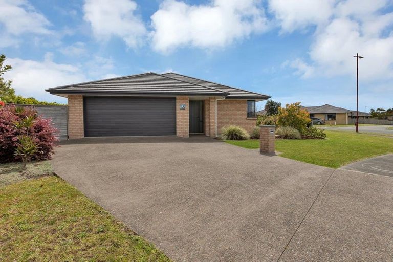 Photo of property in 36 Kowi Lakes Drive, One Tree Point, 0118