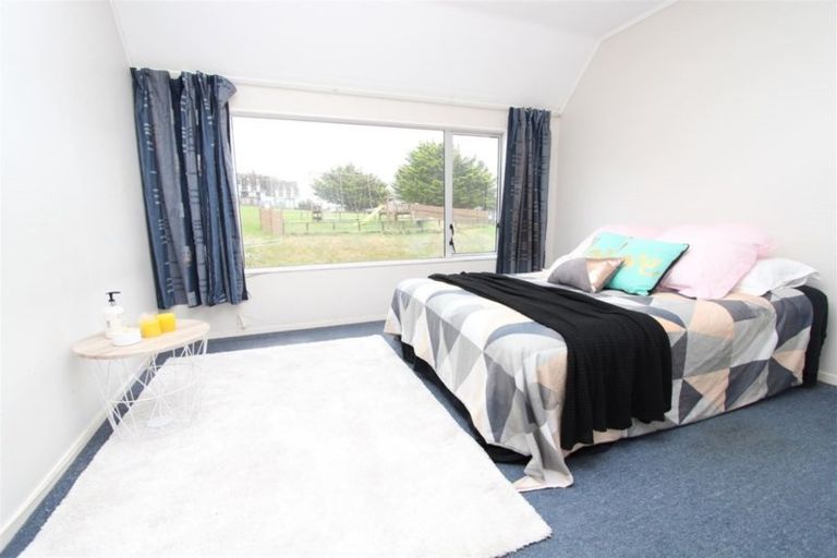 Photo of property in 18 Hollydale Grove, Churton Park, Wellington, 6037