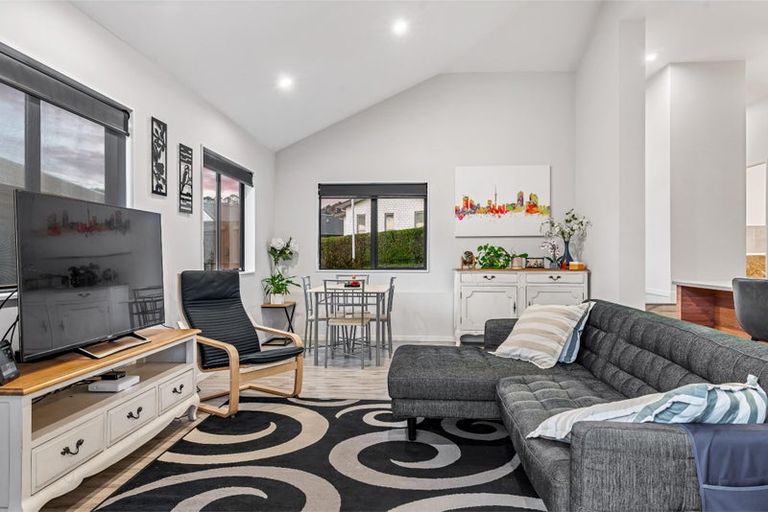 Photo of property in 2 Tarara Lane, Kumeu, 0810