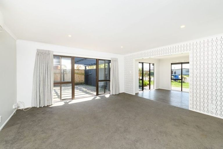 Photo of property in 20 Colonial Place, Kelvin Grove, Palmerston North, 4414