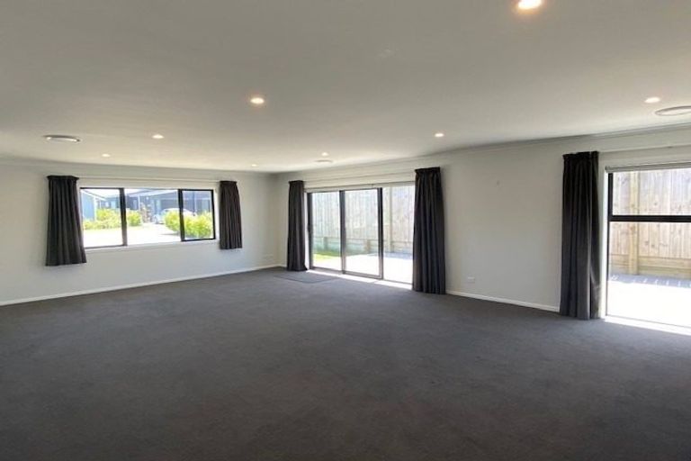 Photo of property in 5 Rotorua Grove, Aotea, Porirua, 5024