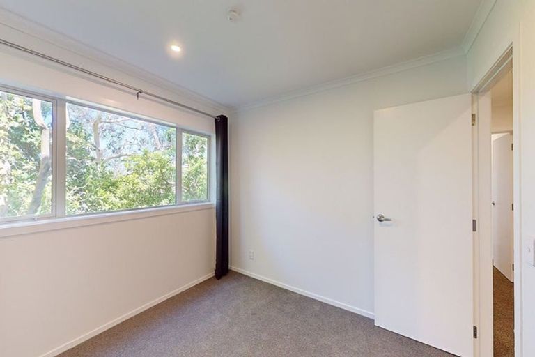Photo of property in 3 Dunmail Way, Newlands, Wellington, 6037