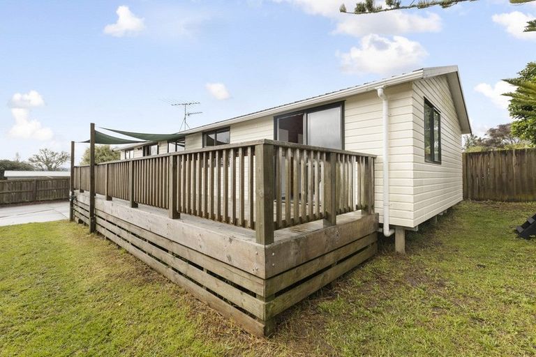 Photo of property in 2/44 Hayman Place, Beach Haven, Auckland, 0626