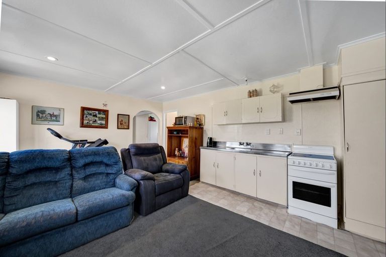 Photo of property in 5 Meredith Street, Patea, 4520