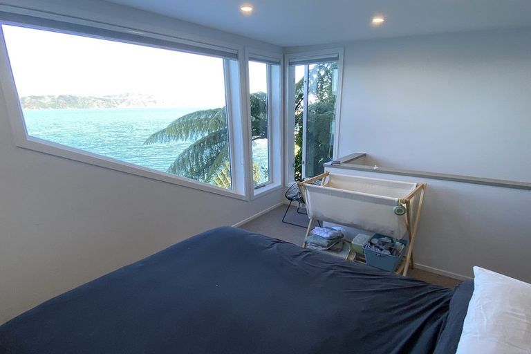 Photo of property in 425 Karaka Bay Road, Karaka Bays, Wellington, 6022