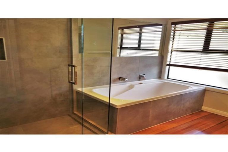 Photo of property in 34 Hayley Lane, East Tamaki Heights, Auckland, 2016