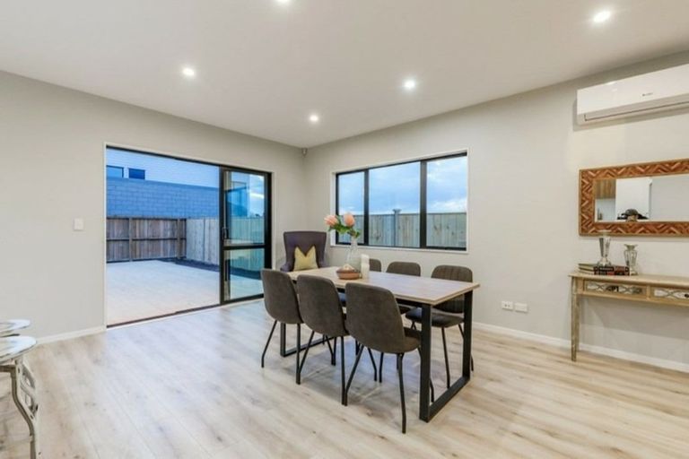 Photo of property in 15 Ropere Street, Kumeu, 0810