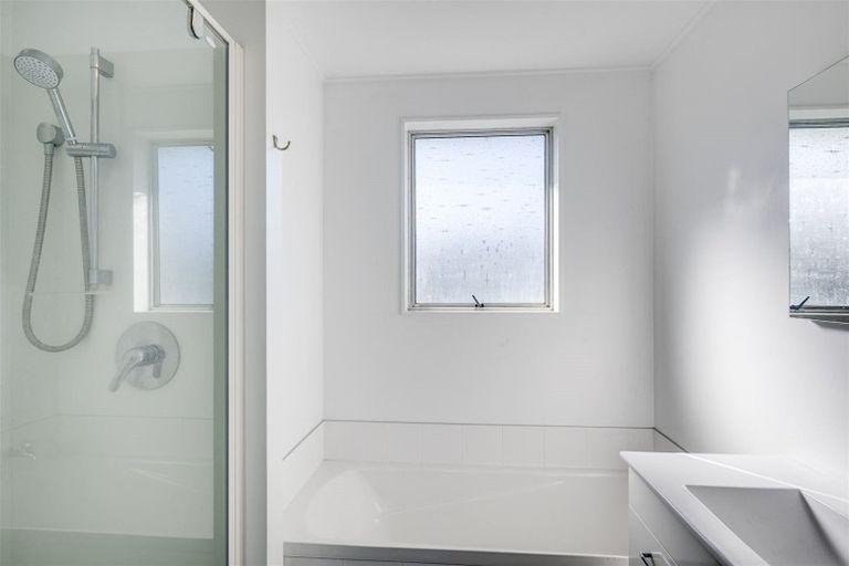 Photo of property in 68 Tait Drive, Greenmeadows, Napier, 4112