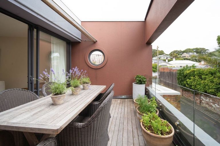 Photo of property in 3/36 Victoria Road, Devonport, Auckland, 0624
