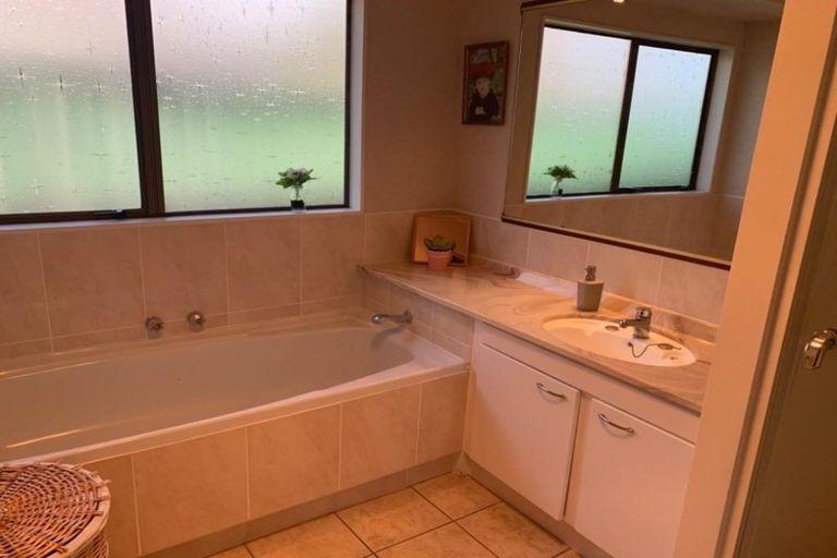 Photo of property in 7 Askew Place, Farm Cove, Auckland, 2012