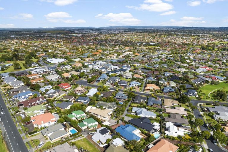 Photo of property in 29 Wiltshire Place, Somerville, Auckland, 2014
