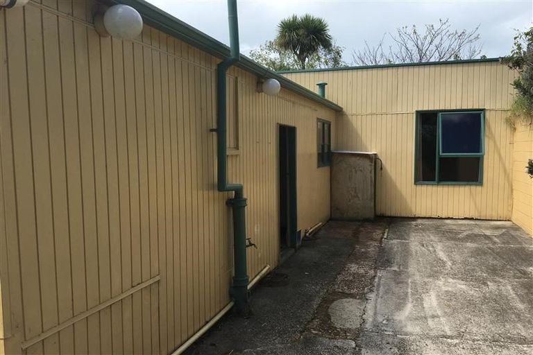 Photo of property in 596 Beach Road, Rothesay Bay, Auckland, 0630