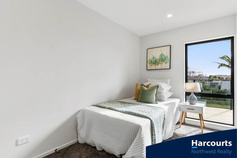 Photo of property in 5/18 Ranui Station Road, Ranui, Auckland, 0612