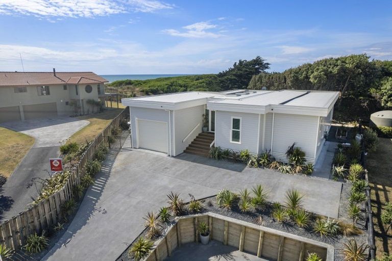 Photo of property in 10 Mariri Place, Waitarere Beach, Levin, 5510