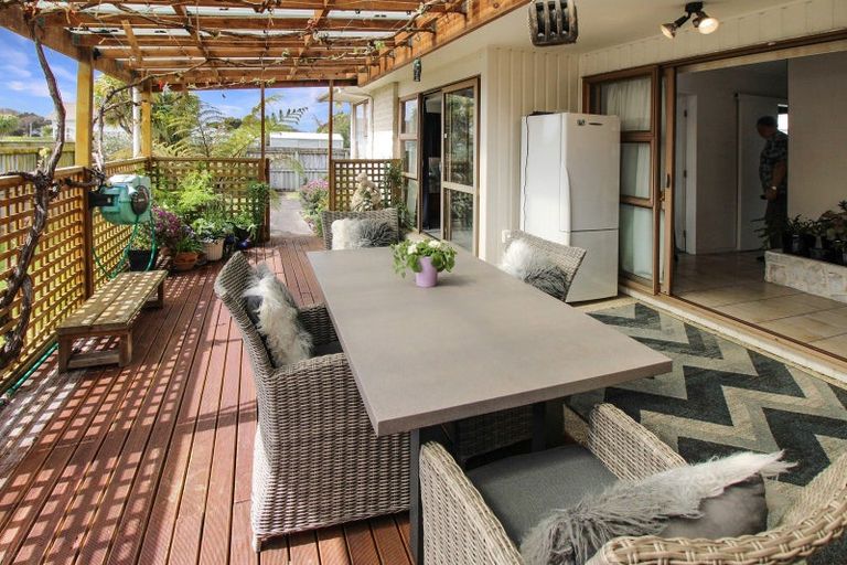 Photo of property in 18 Johnston Street, Foxton, 4814