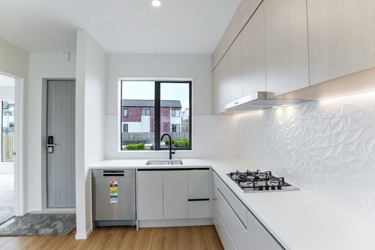 Photo of property in 9 Paretao Street, Massey, Auckland, 0614