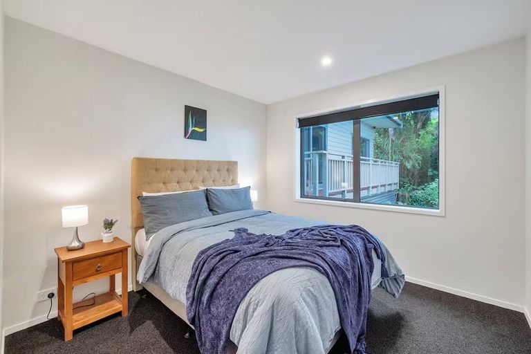 Photo of property in 23 Quinns Road, Waiatarua, Auckland, 0612