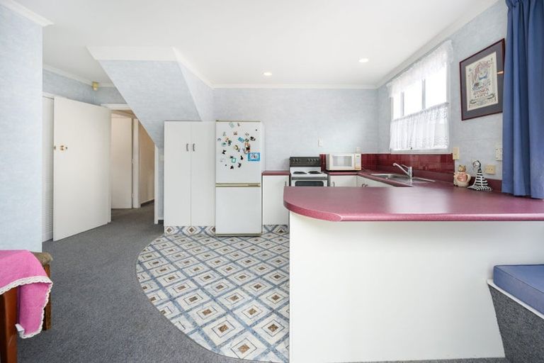 Photo of property in 42 Ihle Street, Terrace End, Palmerston North, 4410