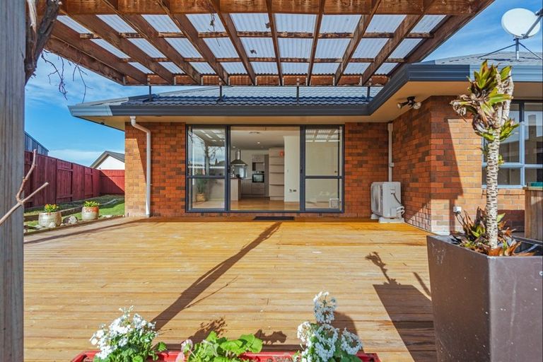 Photo of property in 8 Sorrento Place, Kelvin Grove, Palmerston North, 4414