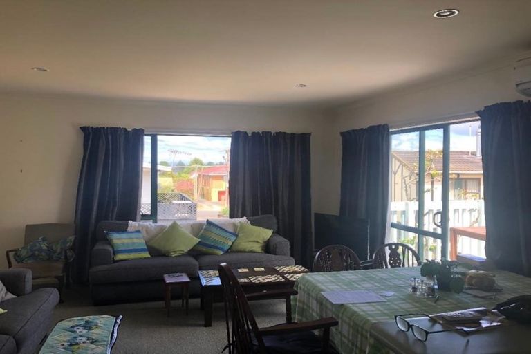 Photo of property in 2/16 Ingle Avenue, Waipahihi, Taupo, 3330