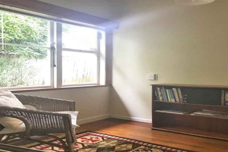 Photo of property in 5 Harbour View Road, Point Chevalier, Auckland, 1022
